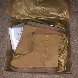 Koolaburra by UGG short boots